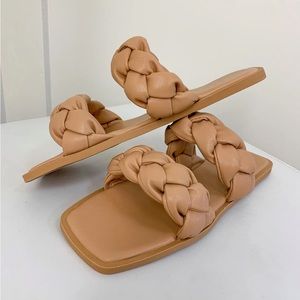 Daria Sandal {Taupe}